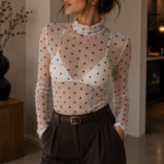 BLUSA MESH BLANCO CON MOTAS NEGRAS